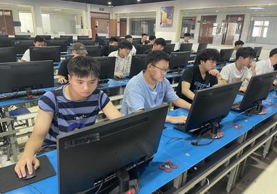 强竞赛，炼技能，践行职业教育活动精神——信息工程学院举办“中锐杯”网络系统管理竞赛